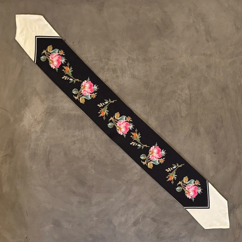 Gucci “Blind For Love” Neck Bow Scarf